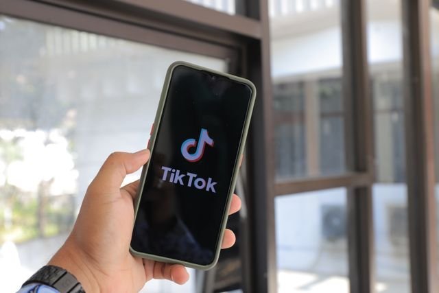 איך להתפוצץ ולהיות וויראליים בטיקטוק